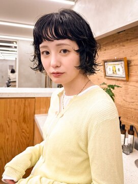 トゥコ(tuco) ショート ボブ パーマ ウルフ 黒髪