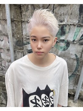 ジーナ 天神(Zina) スパイキーショート×ホワイト