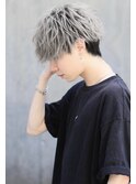 ホワイトシルバーグレーシャドールーツ無造作マッシュ