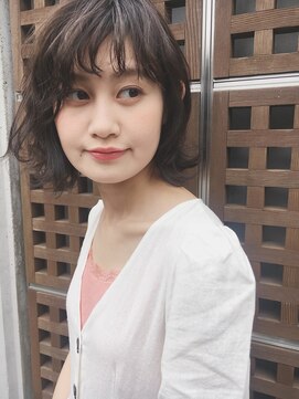 バズ(BUZZ) 透明感とツヤ感が良し◎レイヤーボブ