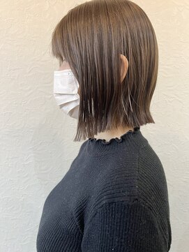 エン(en) ボブ/切りっぱなし/外ハネ/グレージュ