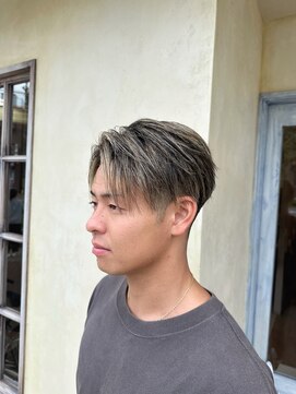 エイミーバイアフロート(amie  by afloat) 【伊藤指名限定】ホワイトメッシュ×フェード×センターパート