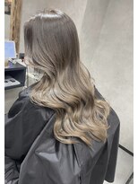 サニー 渋谷(SUNNY)&nbsp;バレイヤージュ、ハイライト、レイヤーロング、グレーベージュ