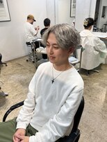 ザデイ カットアンドカルチャーショップ(THE DAY CUT&CULTURE SHOP)&nbsp;シルバー×センターパート