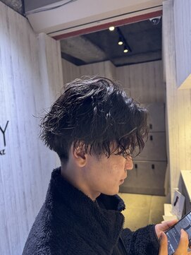 アクシー ヘアーアンドメイク(AXY HAIR&MAKE) 新宿シャドウパーマメンズマッシュウルフカット緩め波巻きパーマ
