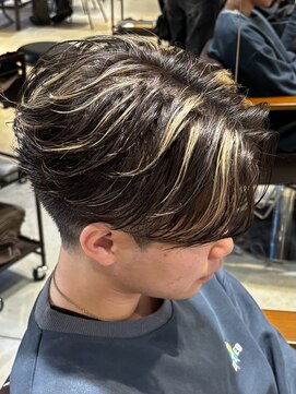 ボンドストーリールミエール(Bond Story lumiere) フェザーパーマニュアンスパーマカルマパーマ眉毛刈り上げ