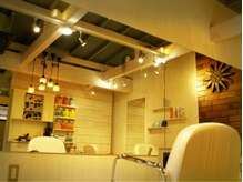 ヘアアンドメイク バーニ(HAIR&MAKE Bagnii)の雰囲気(店内)
