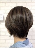 小顔に見せる前下がりショート