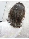 ハイライト履歴にアッシュベージュの大人外ハネスタイル