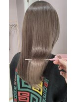 シェリ(che'rie)&nbsp;外国人風の自然なアッシュベージュ×艶ロング