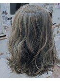 ゆる巻きハイライトヘア