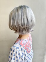ヘアー アイス 御器所本店(HAIR ICI)&nbsp;シルバーカラーハイトーンブリーチくびれヘアウルフスタイル