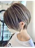 ショートボブ