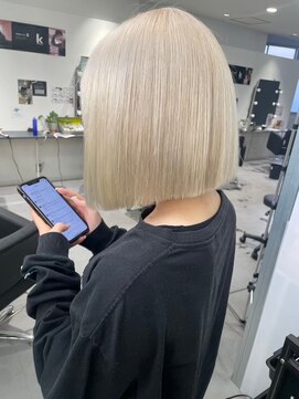 キング 心斎橋店(K!ng) ハイライトカラーミルクティーベージュレイヤーカット