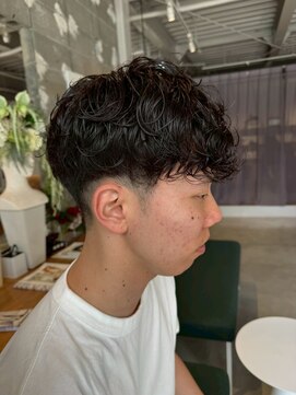 ギネス(Giness) 波巻き風パーマ×フェザーパーマ