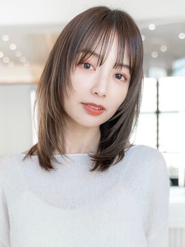 30代ミディアム顔周りレイヤーカットバタフライカット髪質改善