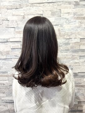 大人女性の艶ミディアムレイヤー