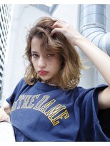 アデ オモテサンドウ(ade omotesando)&nbsp;透明感のあるハイライトと柔らかい癖で作る海外風レイヤーボブ