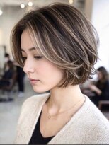 トリッカ 代官山(tricca)&nbsp;白髪ぼかしハイライト/大人ショートボブ/レイヤーカット