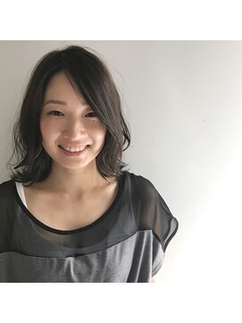 カウチ(Kauti) グレージュ外ハネミディアム
