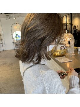 ジジ フルアヘッド(Gigi fullahead) くびれミディ　ハイライトベージュ