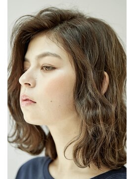 ティーシェル(TIECHEL) ミディアム、ウェーブ