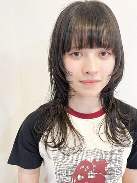 シイカ(sika.) 女の子らしいウルフカット
