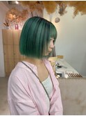 GREEN×BLACKのデザインボブカット