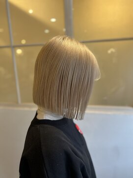 フィガロ ミリー 北生駒店(Figaro Mily) 美髪ホワイトブロンドイメチェンブリーチ×髪質改善外ハネボブ