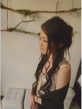 ヘアセットサロンエッジ(Edge) 超ロングさんの結婚式お呼ばれハーフアップスタイル