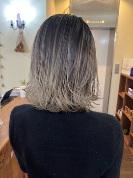 ウル(Ulu) 長持ちするデザインでママさんにおすすめバレイヤージュ