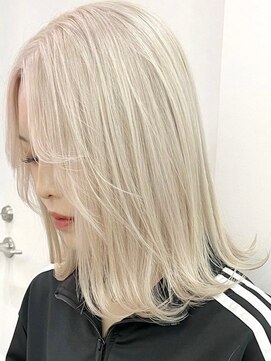 ウィコ 新宿(WICO) ホワイトベージュ[新宿駅/グレーベージュ/レイヤーロング]