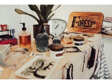 フォレスト(FOREST)の雰囲気（店内は白を基調とし、所々に観葉植物を♪）