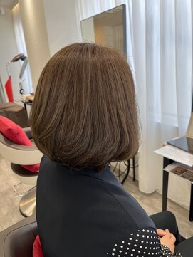 ウイ バイ ファースト 北四番丁店(u'i by first) ★白髪ぼかし★大人可愛いグレイカラーオリーブベージュボブ