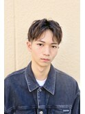 スーツ短髪ツーブロック束感モテる黒髪シークレットパーマ流行