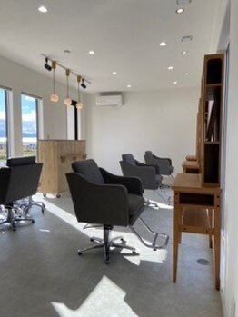 ブルームヘア(BLOOM HAIR)の写真/『人生に笑顔と花が咲き続ける場所』をコンセプトにしています。気軽にご相談やご来店ができるお店◎