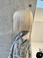 スウィープ(sweep)&nbsp;ハイトーンホワイトボブ