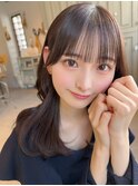 レイヤーシースルーぱっつん前髪おくれ毛ロブミディアムロング