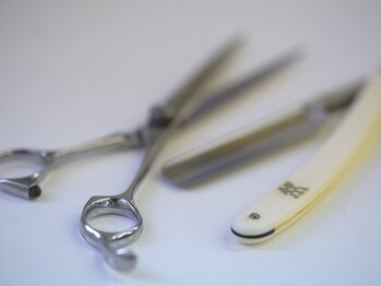 ビューティーイマイの写真/第一印象を決めるお顔のお手入れもお任せ！自分では難しい眉やひげも、プロの技術で清潔感のある印象に☆