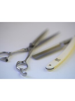 第一印象を決めるお顔のお手入れもお任せ！自分では難しい眉やひげも、プロの技術で清潔感のある印象に☆