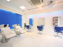 blue×whiteの落ち着いた雰囲気でリラックスしていただけます。