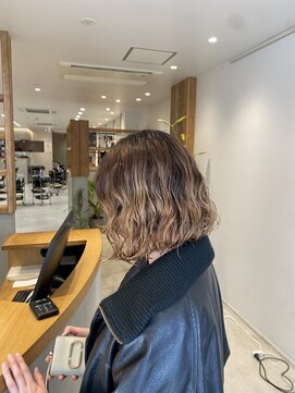 シアン 矢場町店(CYAN.) ブリーチ履歴にウェーブパーマ