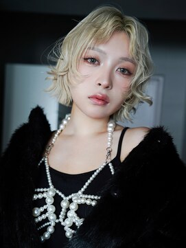 シオン(shion) ブロンド顔周りレイヤーショートミディアムブリーチ_F21185