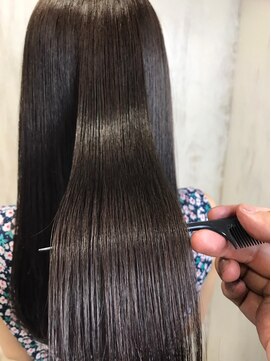 アンフィドットドゥルドゥ(AnFye.dueldo) [AnFye.dueldo]つやっつやの艶髪「髪質改善＋縮毛矯正」