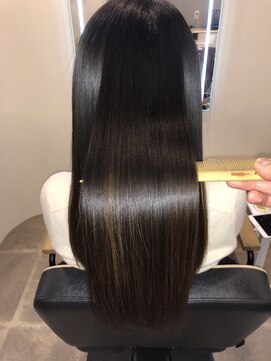 アールサロン アオヤマ(Rr SALON AOYAMA) プラチナミネコラストレート