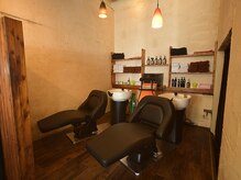 フライ ヘアサロン(fly)の雰囲気（リラックスできるシャンプー台と空間）