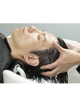 メンズのパーソナルサロン。全コース、クイックヘッドスパ、眉カットがセットになっています。