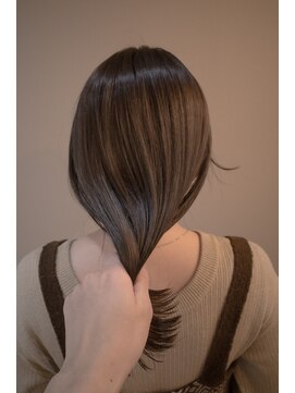 ニード(need) グレーブラウン