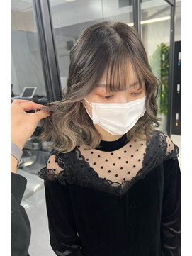 リア 大阪梅田(Ria) ～インナーカラー ホワイトミルクティー～【Ria 大阪 梅田】