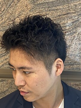 ヒロギンザ 新橋日比谷口店(HIRO GINZA) アンケートによるとツーブロスタイルが女性1番人気らしい。